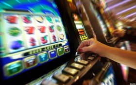 mewah88 platform interface showing Liga 1 sportsbook and live-dealer tables